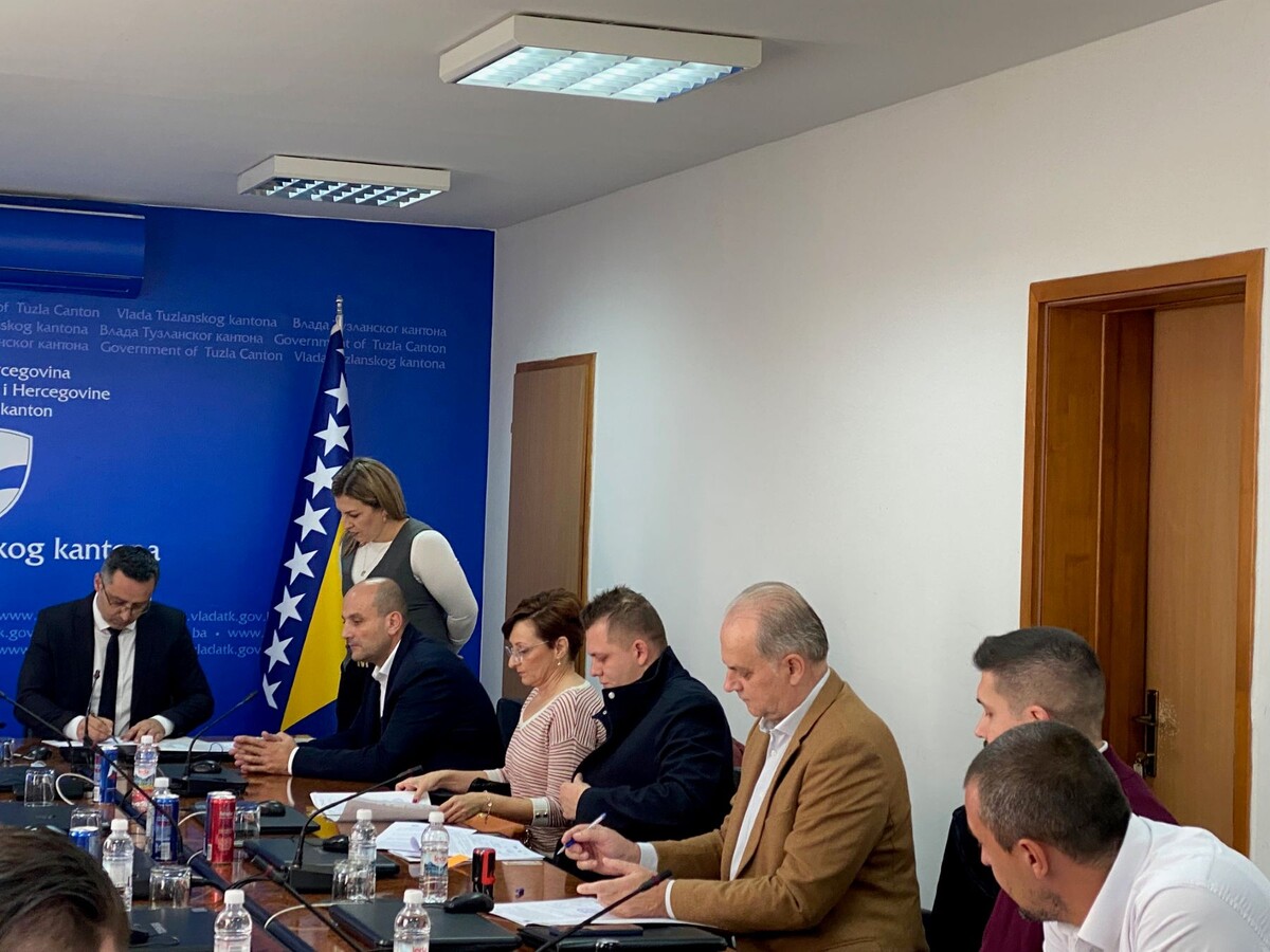 1762869860_6913426404b76