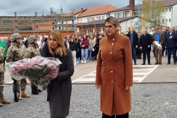 1763478187_691c8aab58901