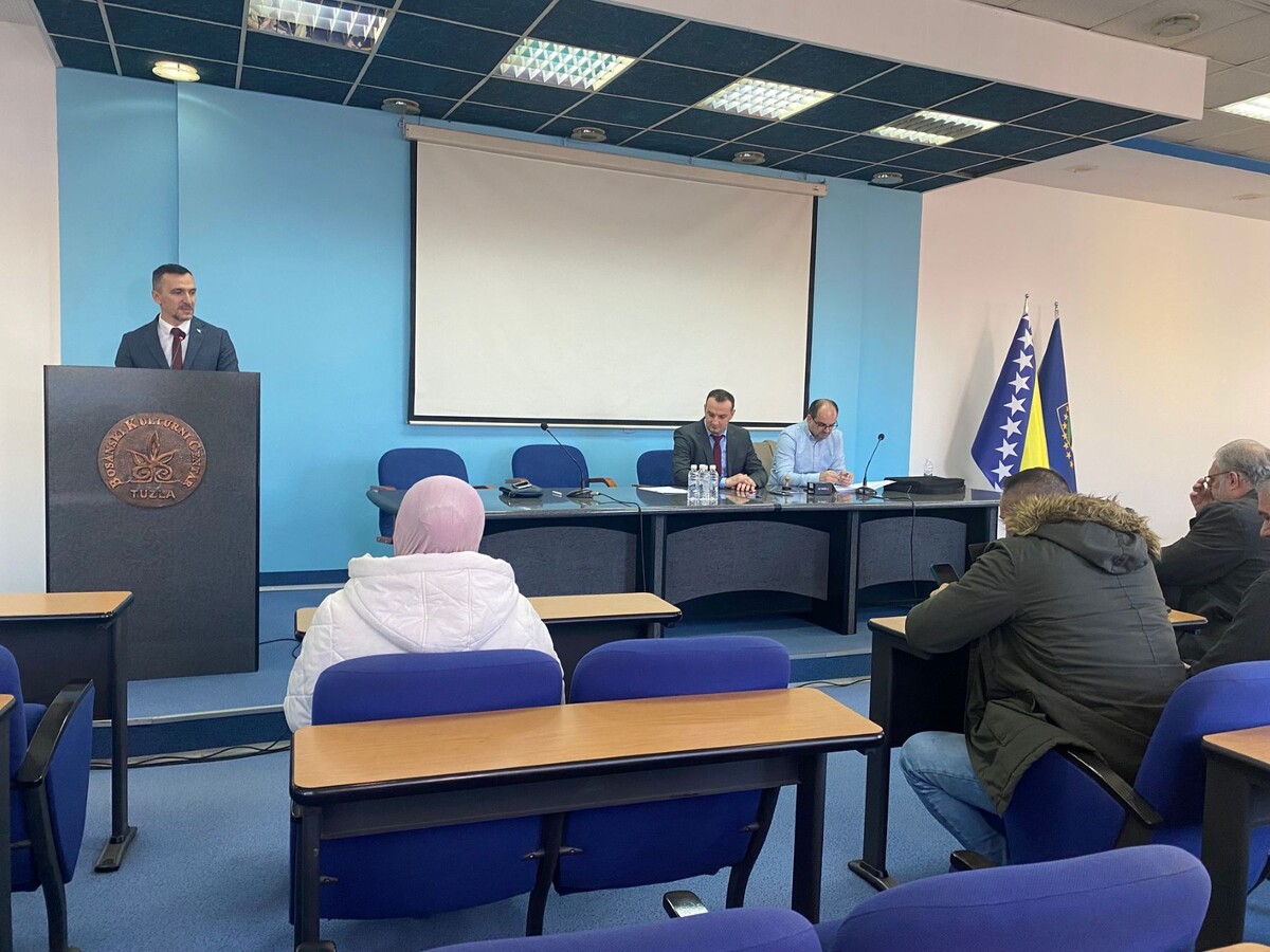 1765577216_693c920075e18