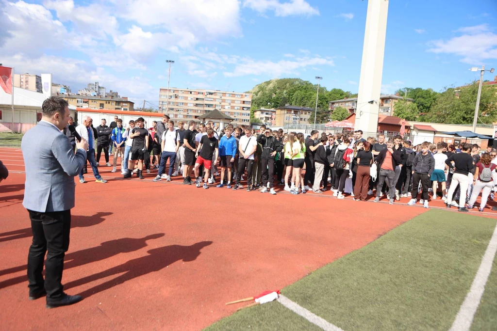 Ministar Gazdić prisustvovao završnici školskog takmičenja u atletici