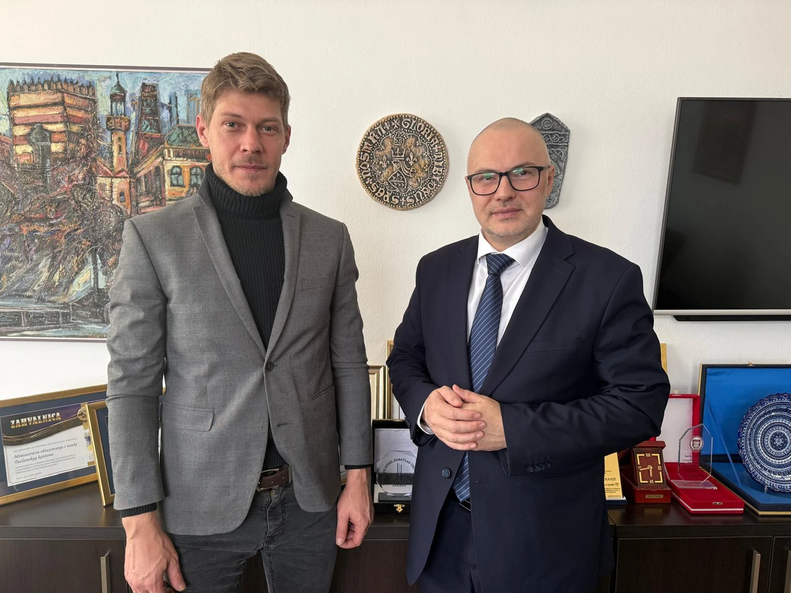 Ministar Omerović održao sastanak s direktorom Narodnog pozorišta Tuzla: Fokus na jačanju saradnje